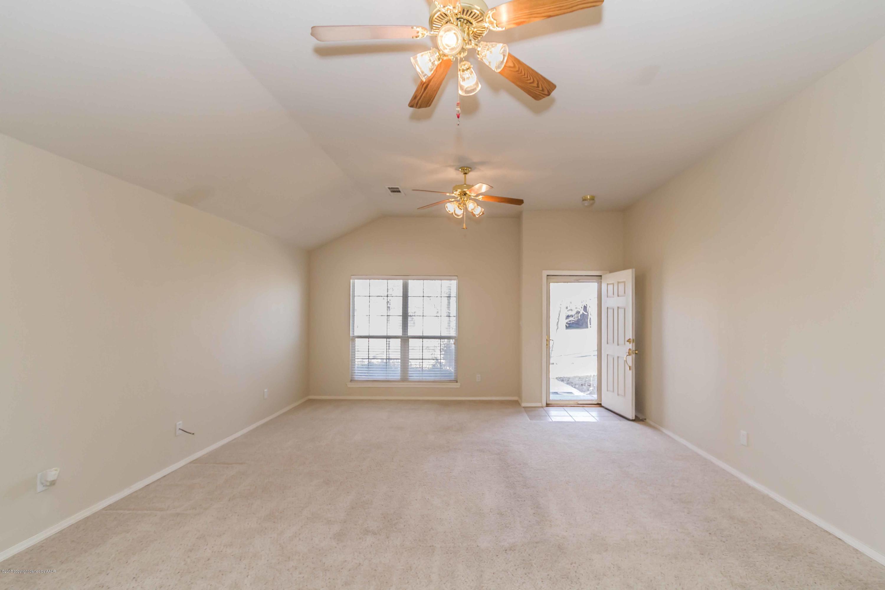 4813 Mc Kinley Lane Amarillo, TX 79110 - Photo 7 of 41 LIVING ROOM VIEW 4