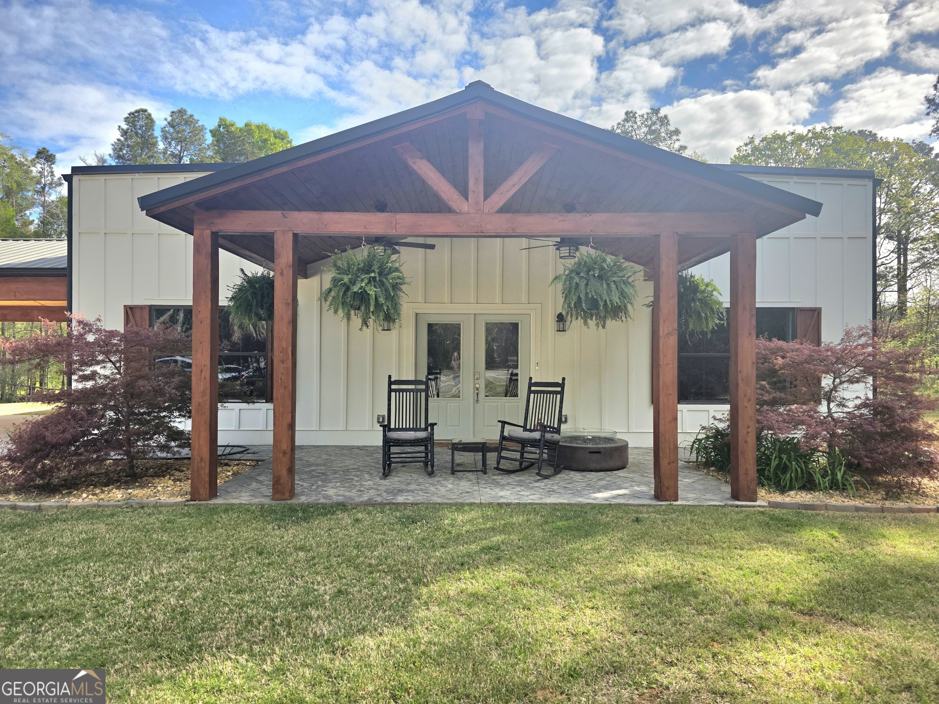 3060 Eatonton Road Madison, GA 30650 - Photo 2 of 65 a front view of house with yard and outdoor seating