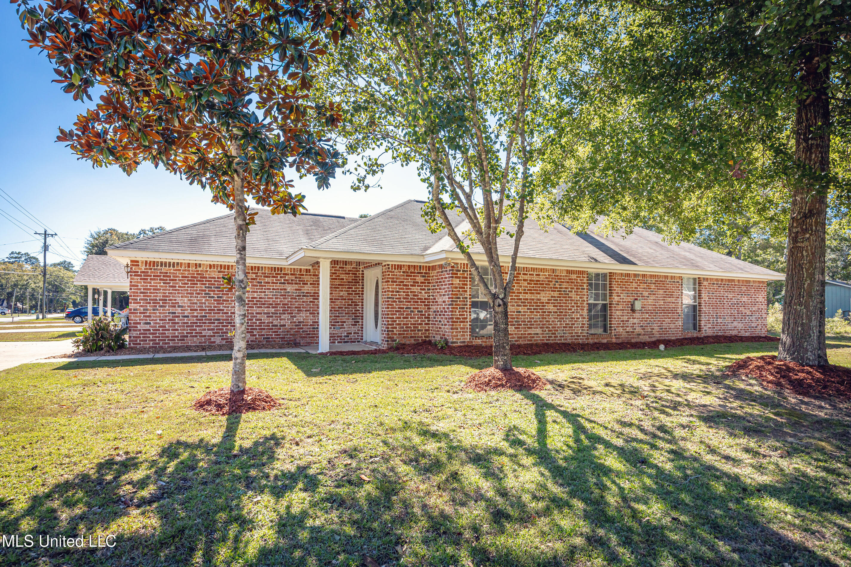 3101 Seahorse Road Gautier, MS 39553 - Photo 2 of 35 IMG_5149