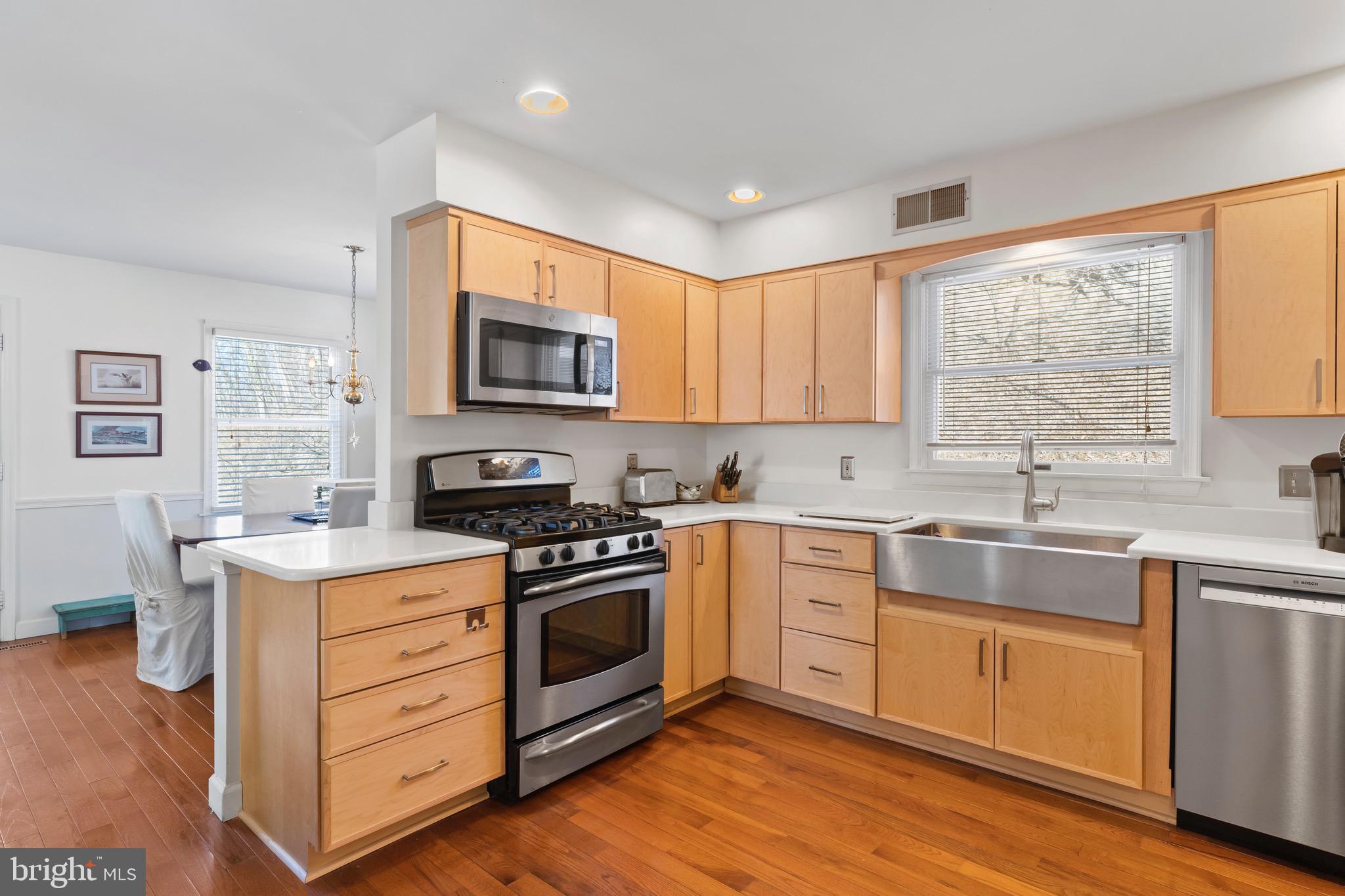 102 Little Run Road Camp Hill, PA 17011 - Photo 3 of 33