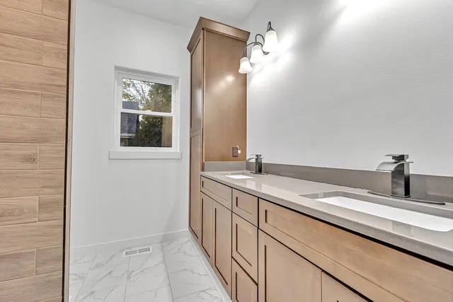 $549,900 | 624 Kettle Moraine Drive South, Slinger, WI 53086