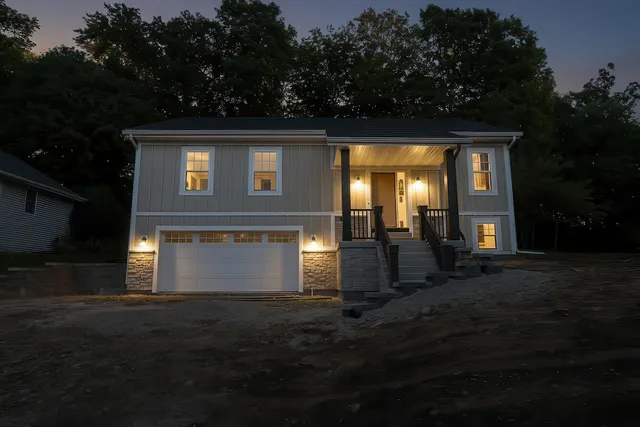 $549,900 | 624 Kettle Moraine Drive South, Slinger, WI 53086