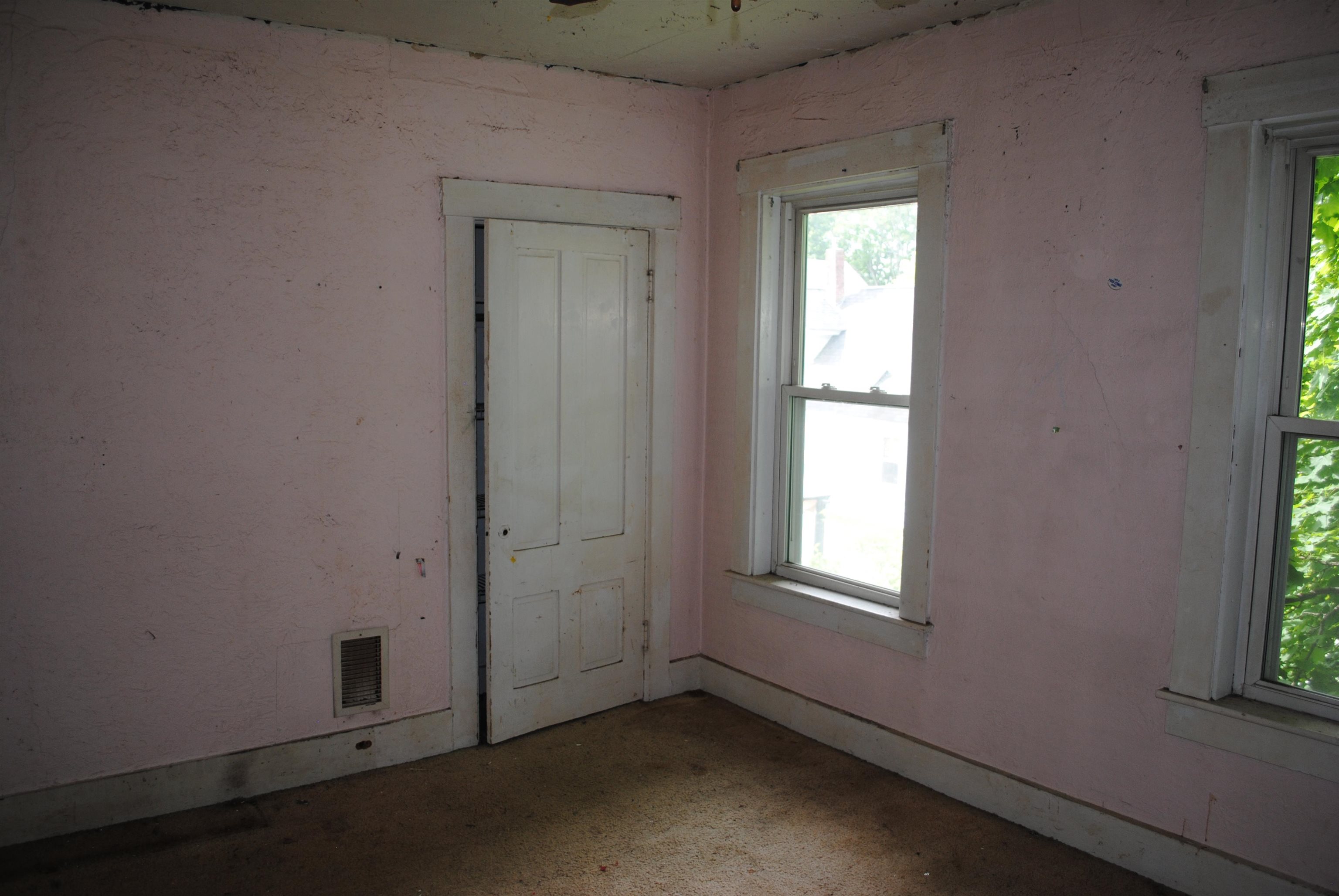19 Pine Street Rochester, NH 03867 - Photo 10 of 13