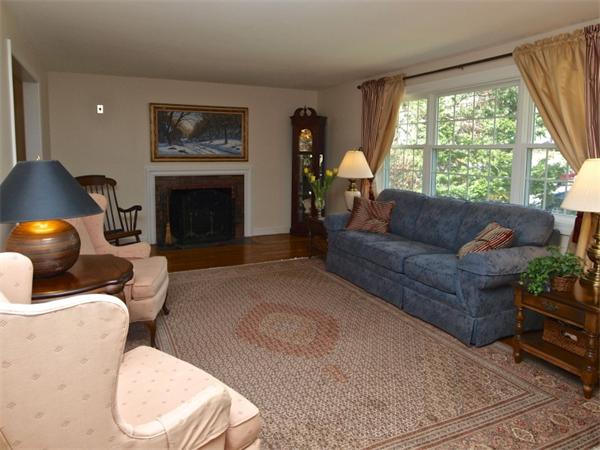 16 Rockridge Road Natick, MA 01760 - Photo 5 of 30 Gallery Image 5