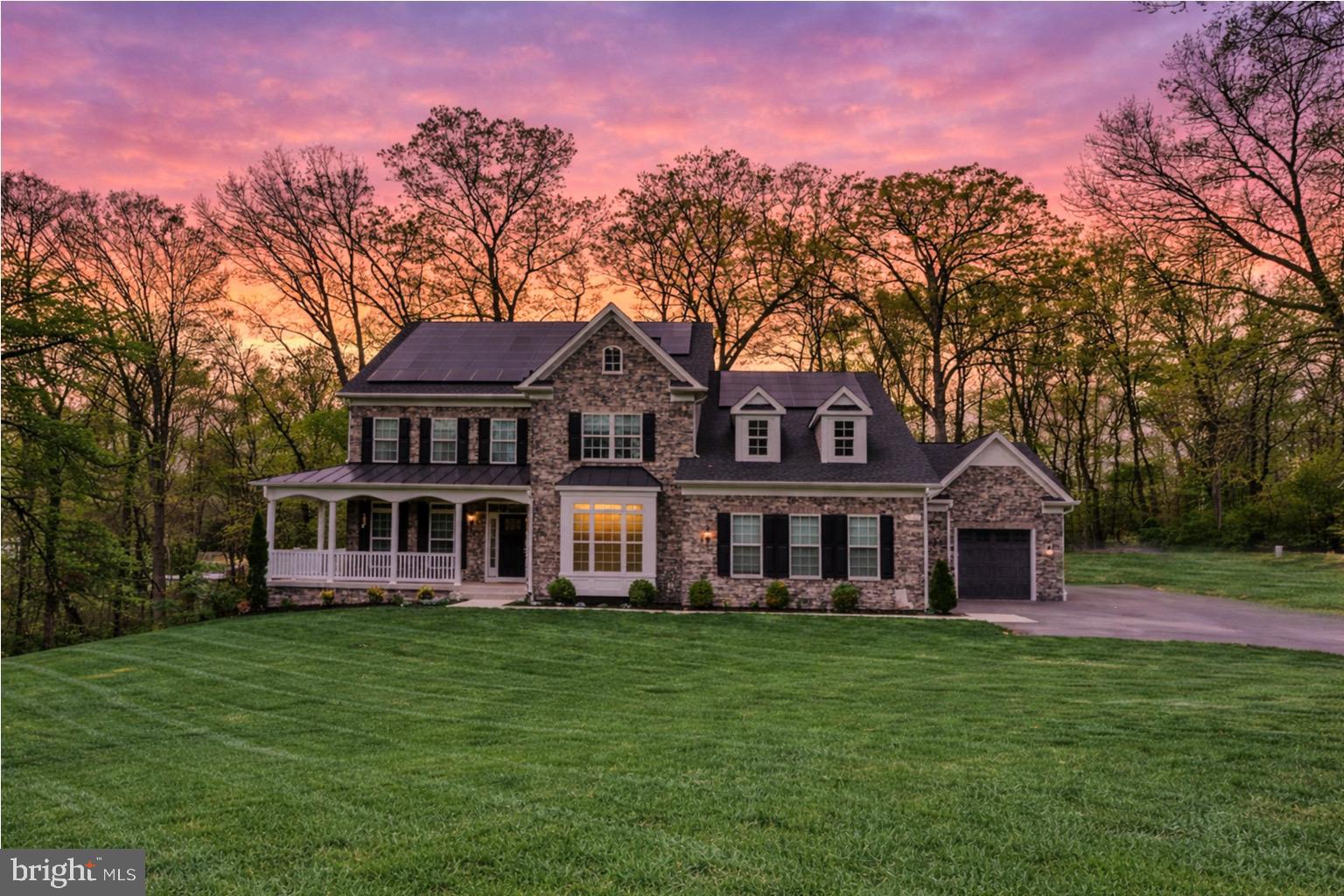Welcome to 7102 Deer Valley Rd!