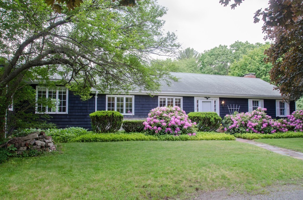 73 Topsfield Road Wenham, MA 01984 - Photo 4 of 30 Gallery Image 4