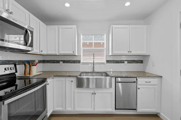 $5,000 | 122 Southeast 7th Avenue, Delray Beach, FL 33483