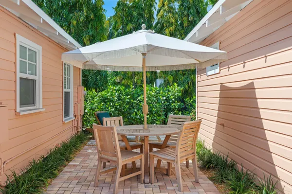 $5,000 | 122 Southeast 7th Avenue, Delray Beach, FL 33483