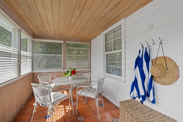 $5,000 | 122 Southeast 7th Avenue, Delray Beach, FL 33483