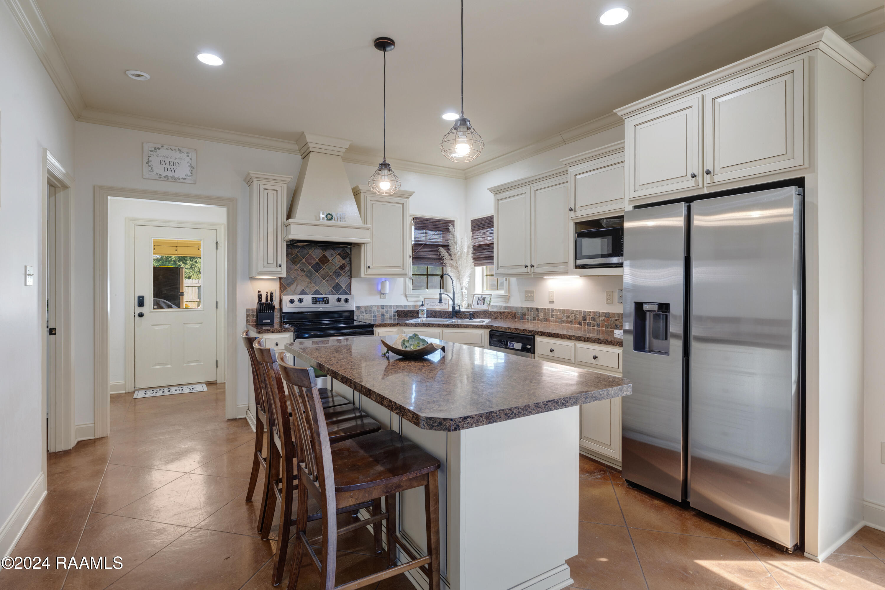 911 Russo Road New Iberia, LA 70563 - Photo 4 of 25 911 Russo-13