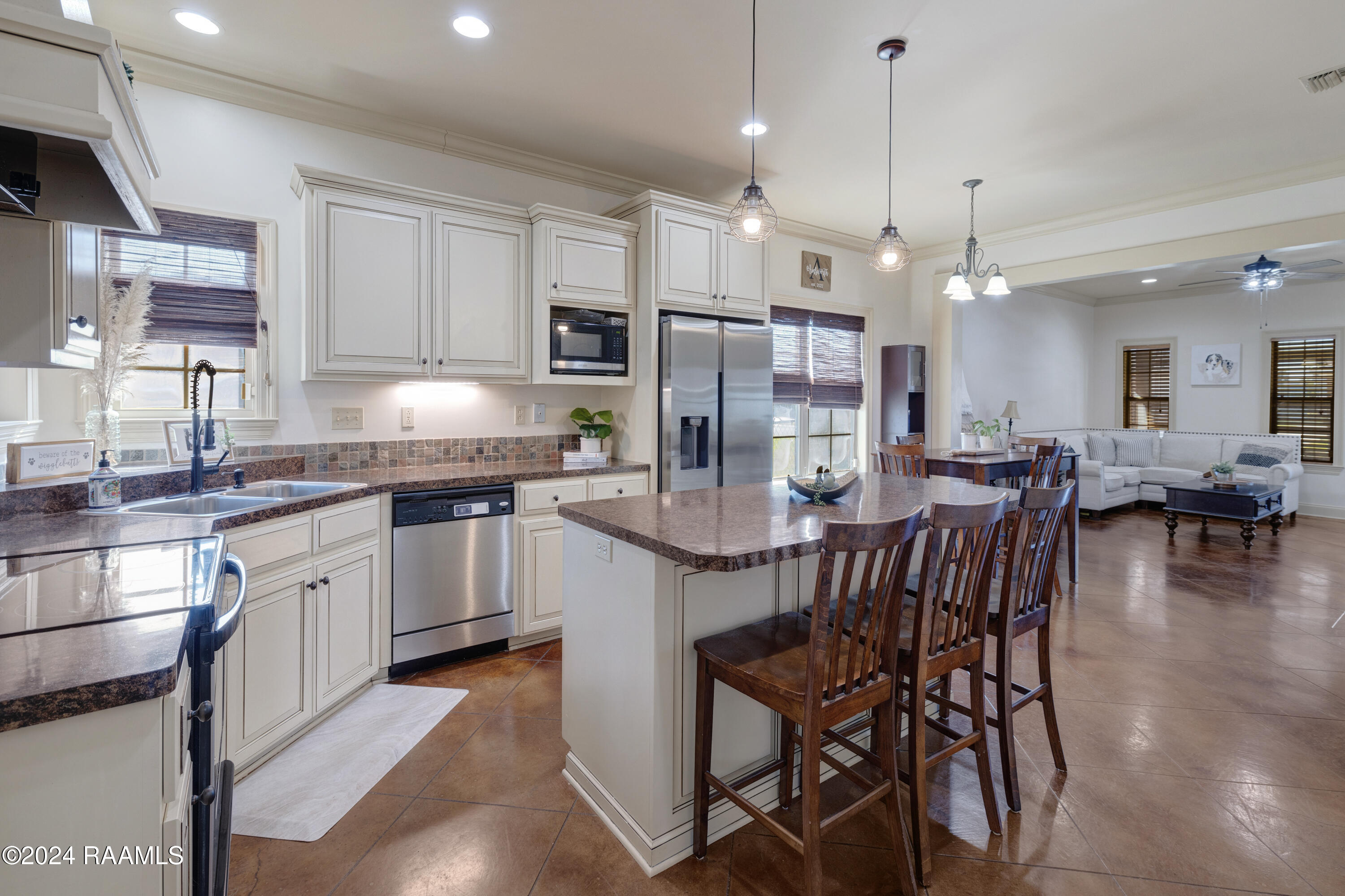911 Russo Road New Iberia, LA 70563 - Photo 5 of 25 911 Russo-14
