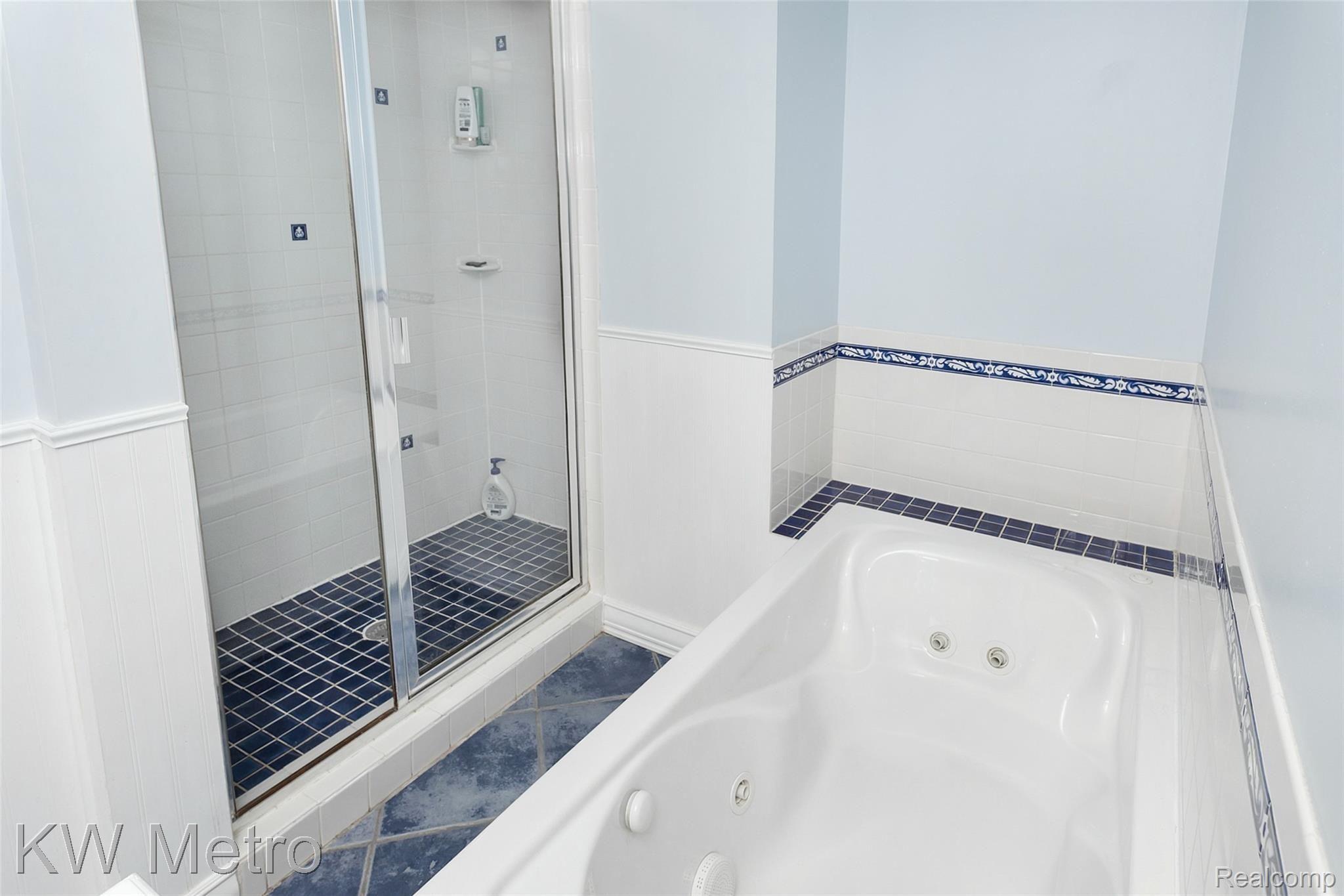42309 Waterfall Road Northville, MI 48168 - Photo 28 of 58 Master En Suite w/ Jetted Tub & Separate Shower