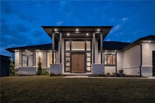 $1,200,000 | 2270 Palisades Drive, Riverside, MO 64150