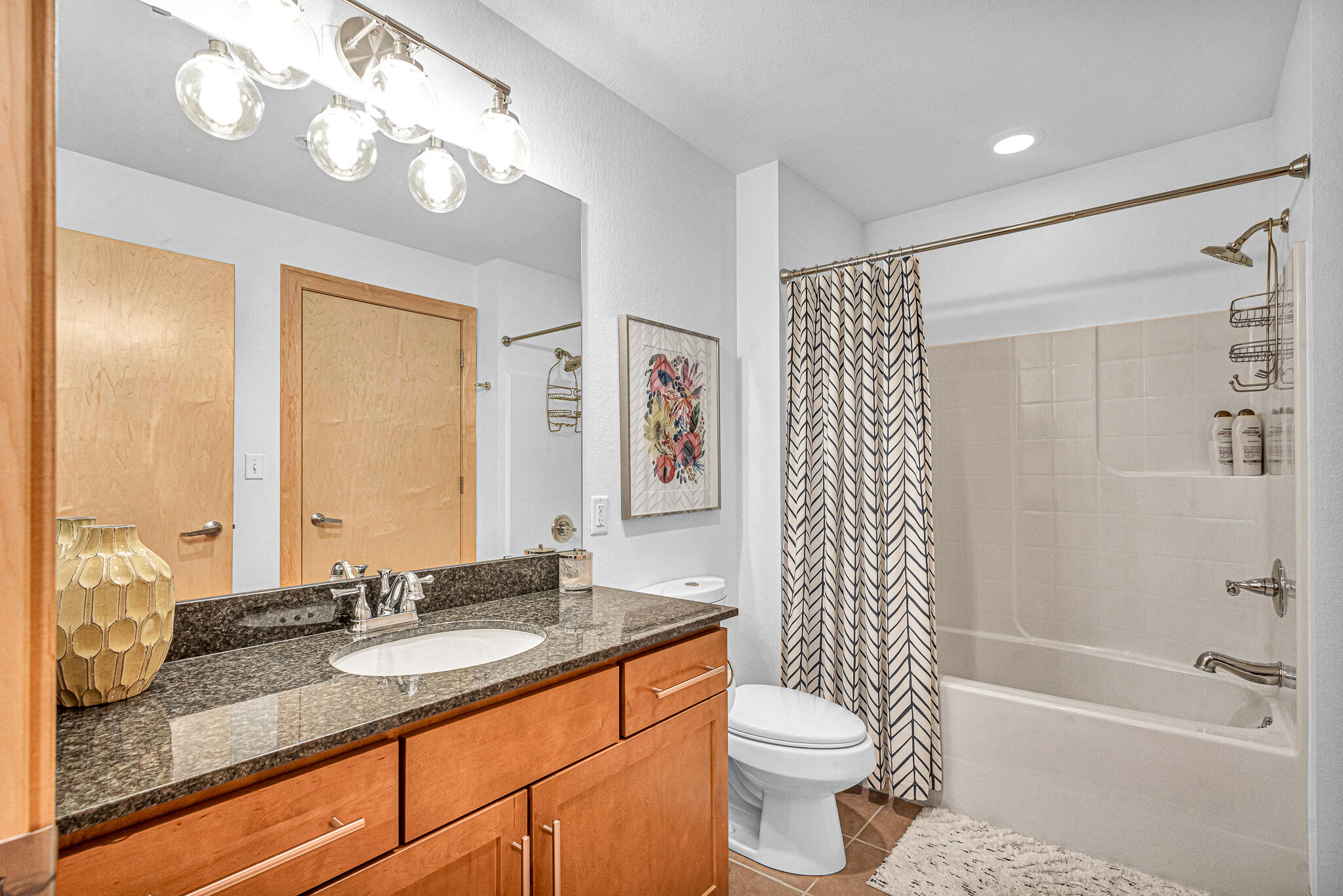 106 West Seeboth Street, Unit 813 Milwaukee, WI 53204 - Photo 15 of 48 Bathroom