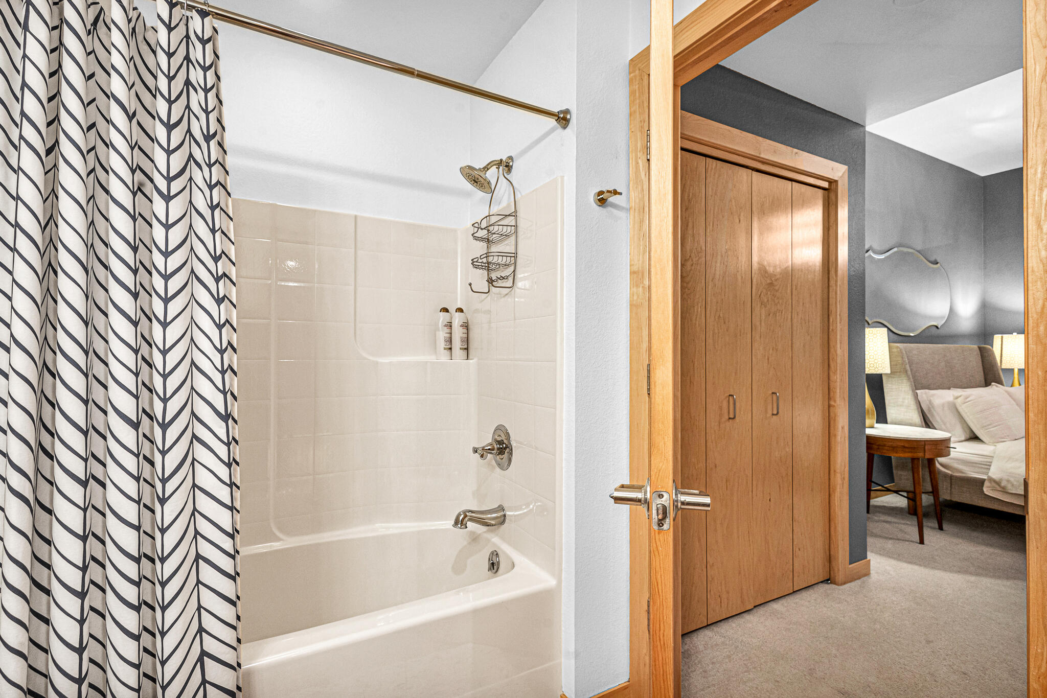 106 West Seeboth Street, Unit 813 Milwaukee, WI 53204 - Photo 16 of 48 Bathroom