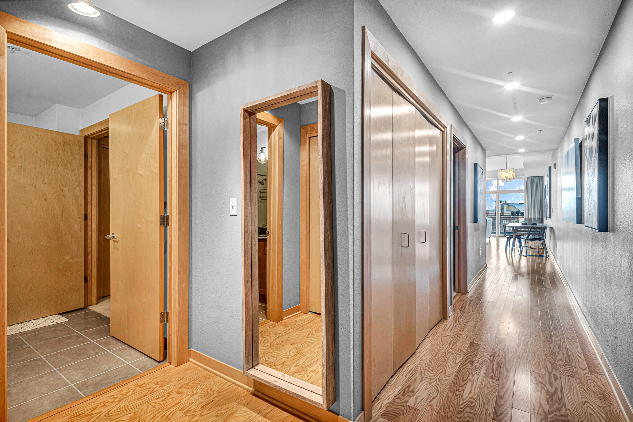 106 West Seeboth Street, Unit 813 Milwaukee, WI 53204 - Photo 17 of 48 Foyer