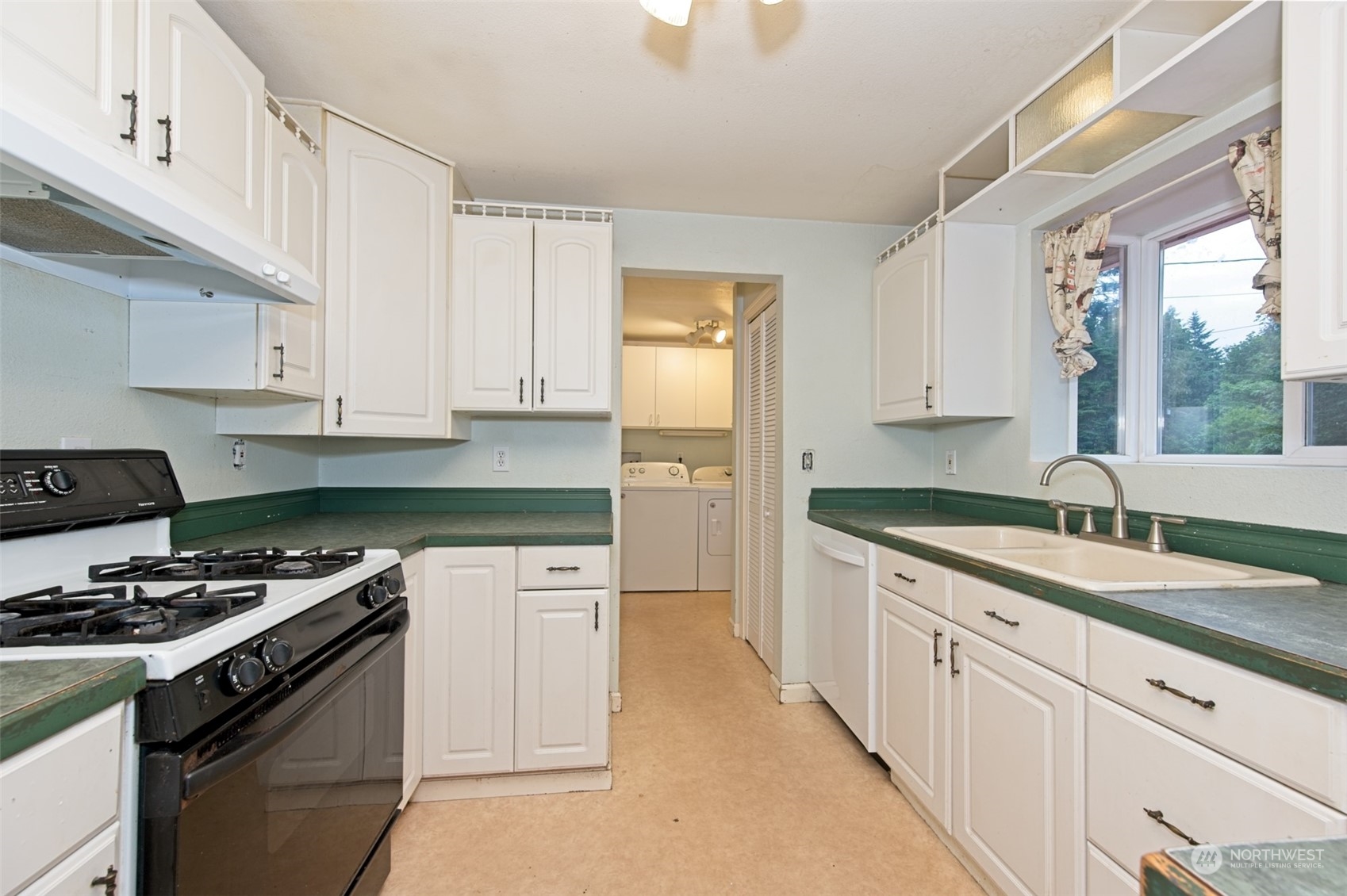 8121 Shoemaker Road Marysville, WA 98271 - Photo 11 of 20 a kitchen with granite countertop a sink stove and cabinets