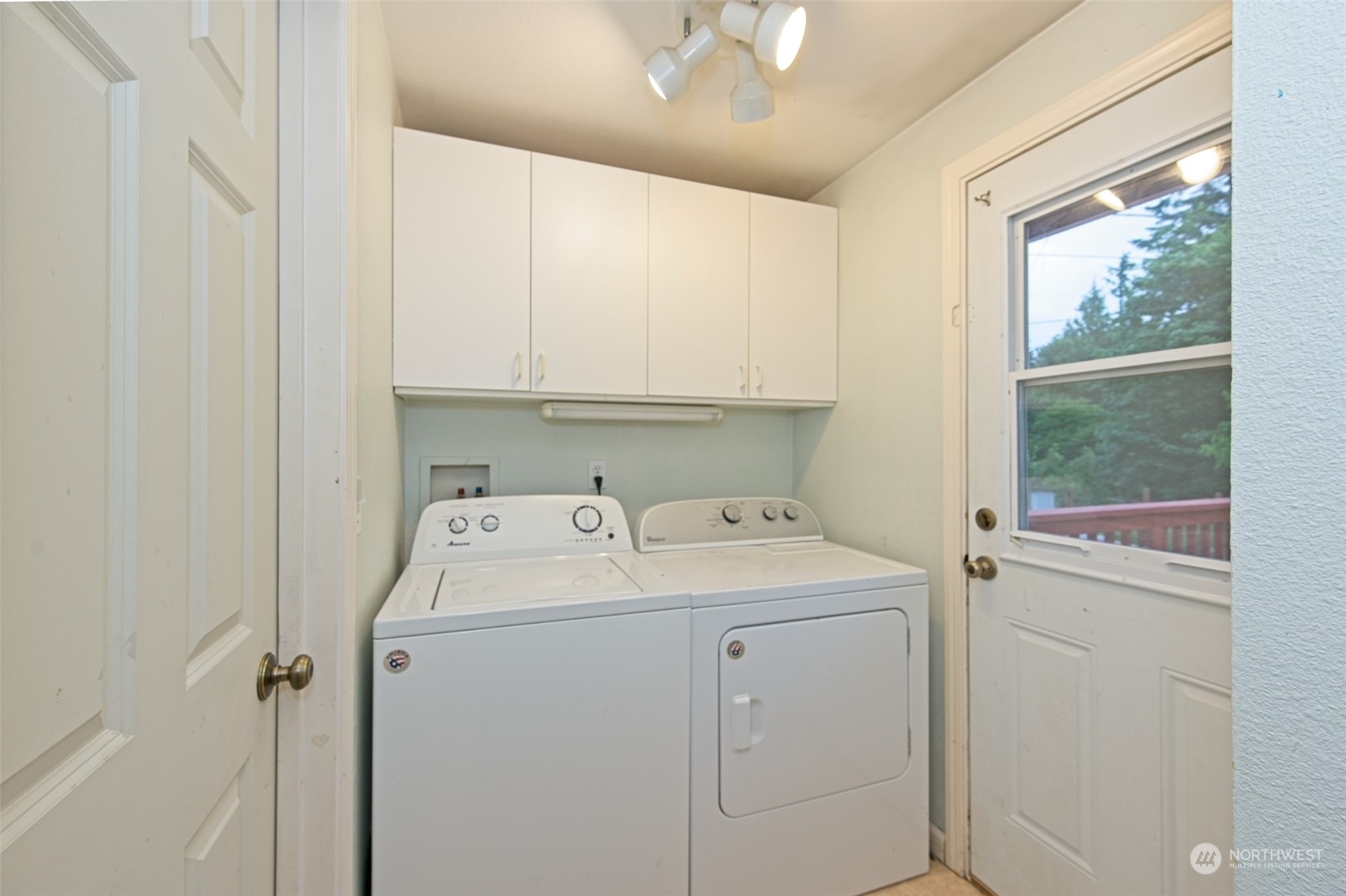 8121 Shoemaker Road Marysville, WA 98271 - Photo 13 of 20 a utility room with dryer and washer