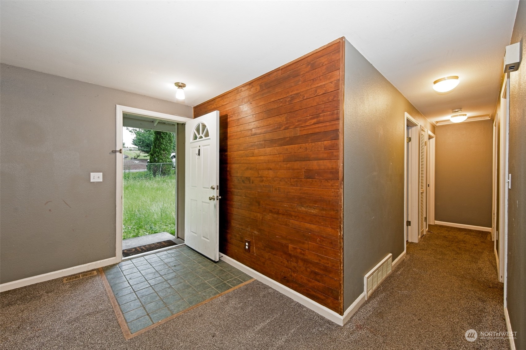 8121 Shoemaker Road Marysville, WA 98271 - Photo 7 of 20 a view of elevator