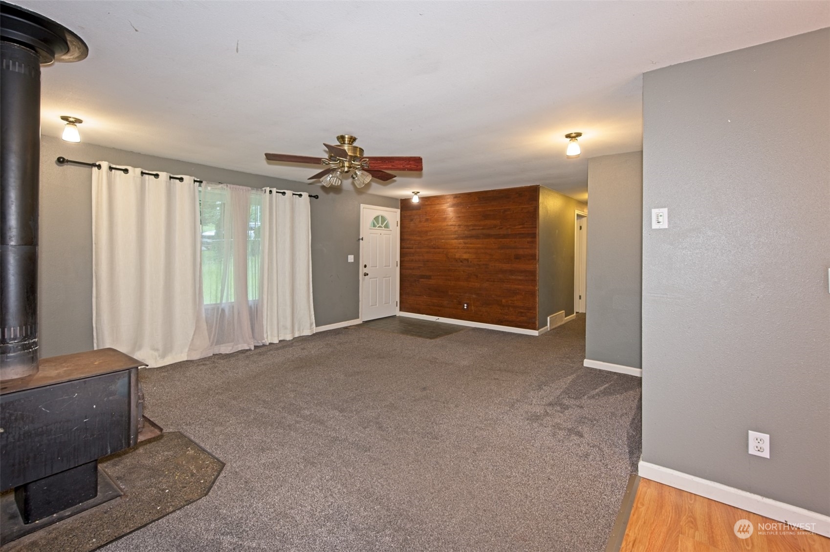 8121 Shoemaker Road Marysville, WA 98271 - Photo 9 of 20 a view of an empty room with a fireplace