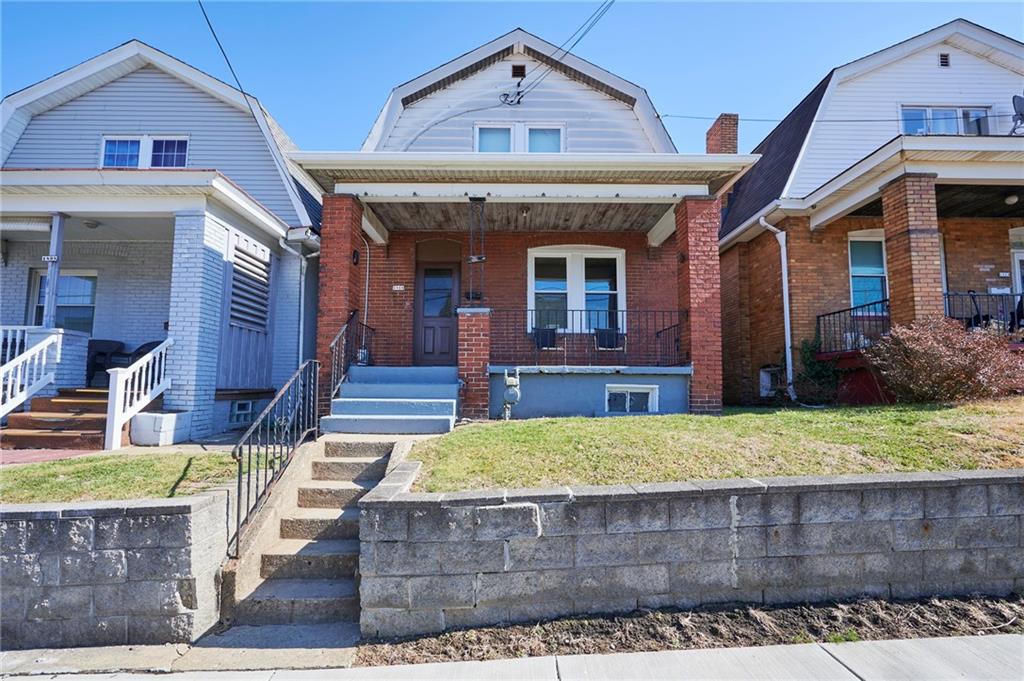 Welcome Home to 1816 Lenz Ave!