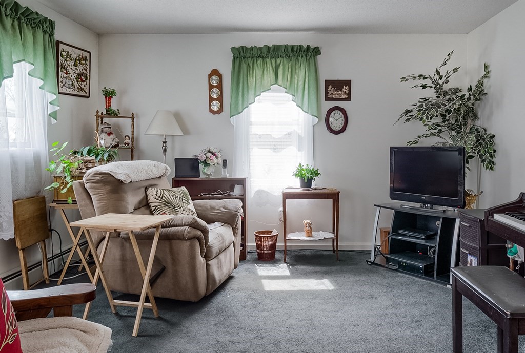 40 Vincent Circle Worcester, MA 01604 - Photo 3 of 14 Gallery Image 3