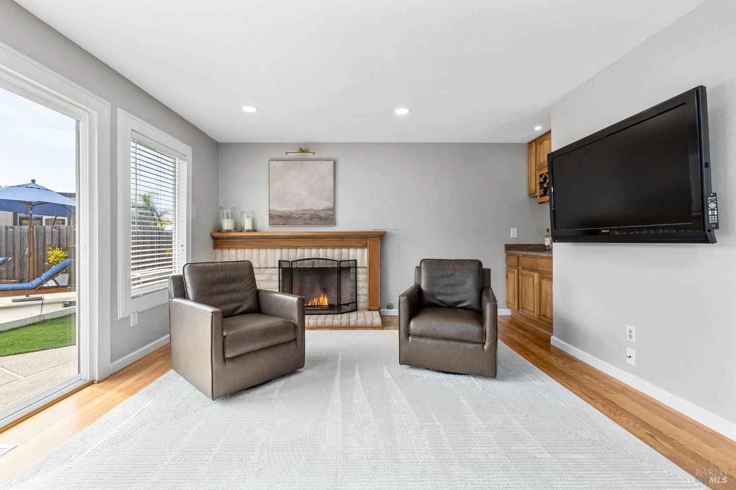 5328 Daniel Drive Rohnert Park, CA 94928 - Photo 12 of 42 a living room with furniture and a flat screen tv