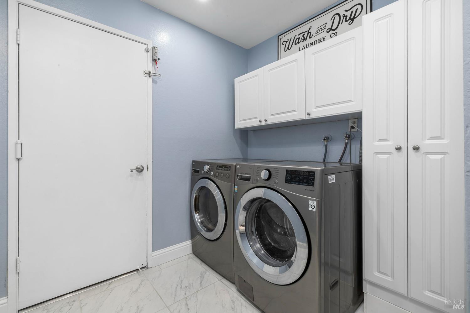 5328 Daniel Drive Rohnert Park, CA 94928 - Photo 13 of 42 a utility room with dryer and washer