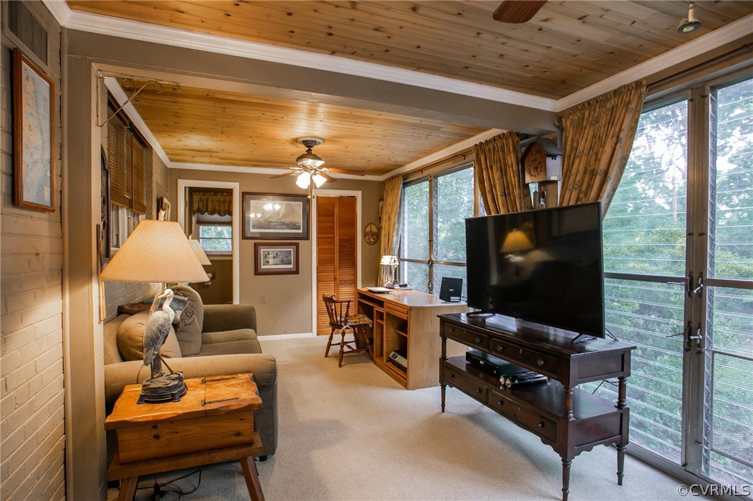 8710 Mapleton Road Henrico, VA 23229 - Photo 12 of 27 Florida Room/Den w/ gorgeous ceiling and view of r