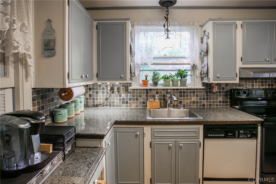 8710 Mapleton Road Henrico, VA 23229 - Photo 8 of 27 Updated Granite Kitchen w/ Bamboo Floor.