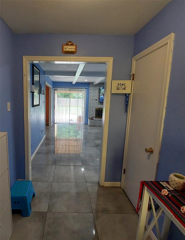 2303 Dover Road Killeen, TX 76543 - Photo 3 of 18 Entryway between the front door and the living area.