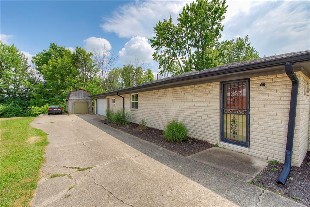 829 Coach Road Indianapolis, IN 46227 - Photo 2 of 28 Gallery Image 2