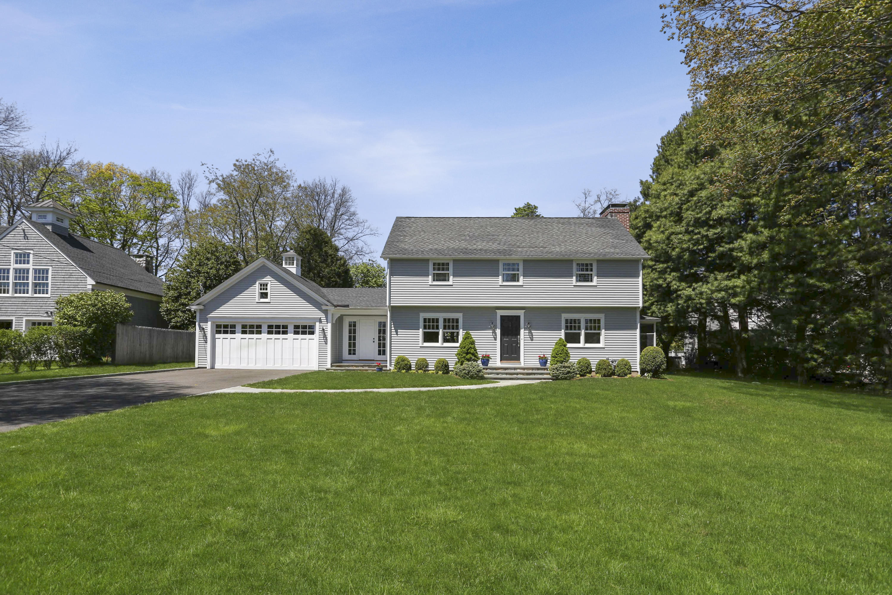 27 Brooks Road New Canaan, CT 06840 - Photo 1 of 40 000-photo-front-view-8286150