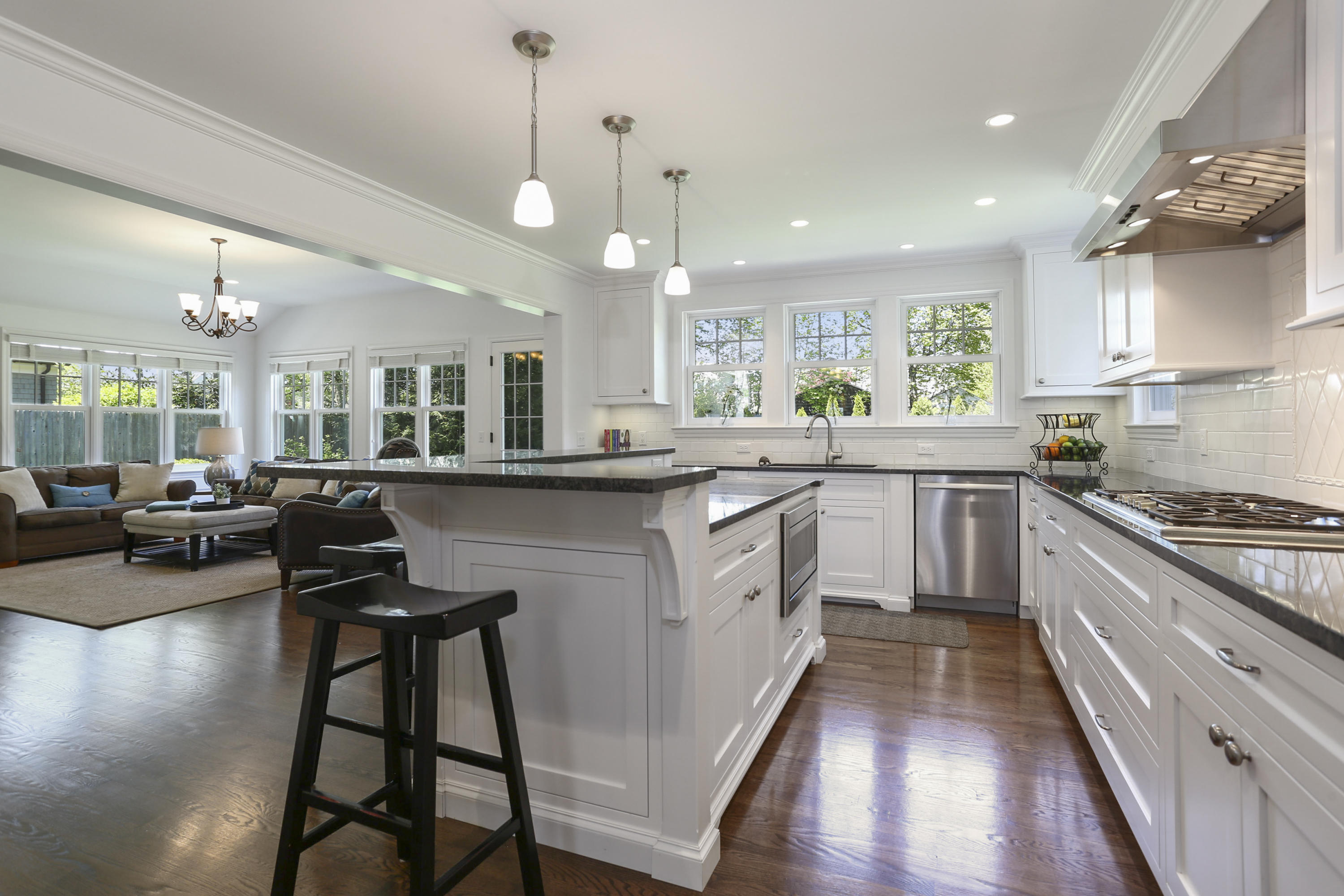 27 Brooks Road New Canaan, CT 06840 - Photo 16 of 40 015-photo-kitchen-8286144