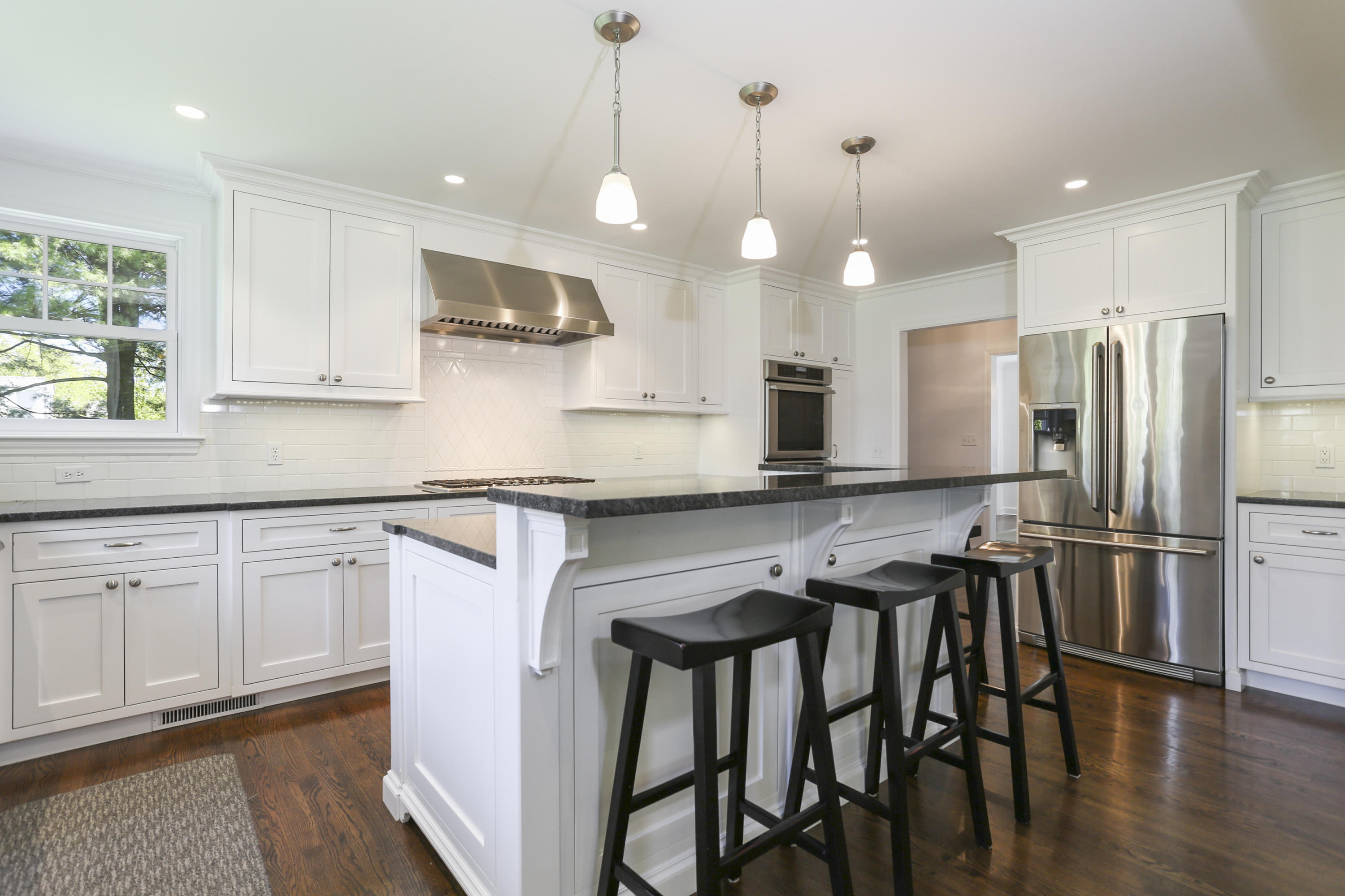 27 Brooks Road New Canaan, CT 06840 - Photo 19 of 40 018-photo-kitchen-8286147