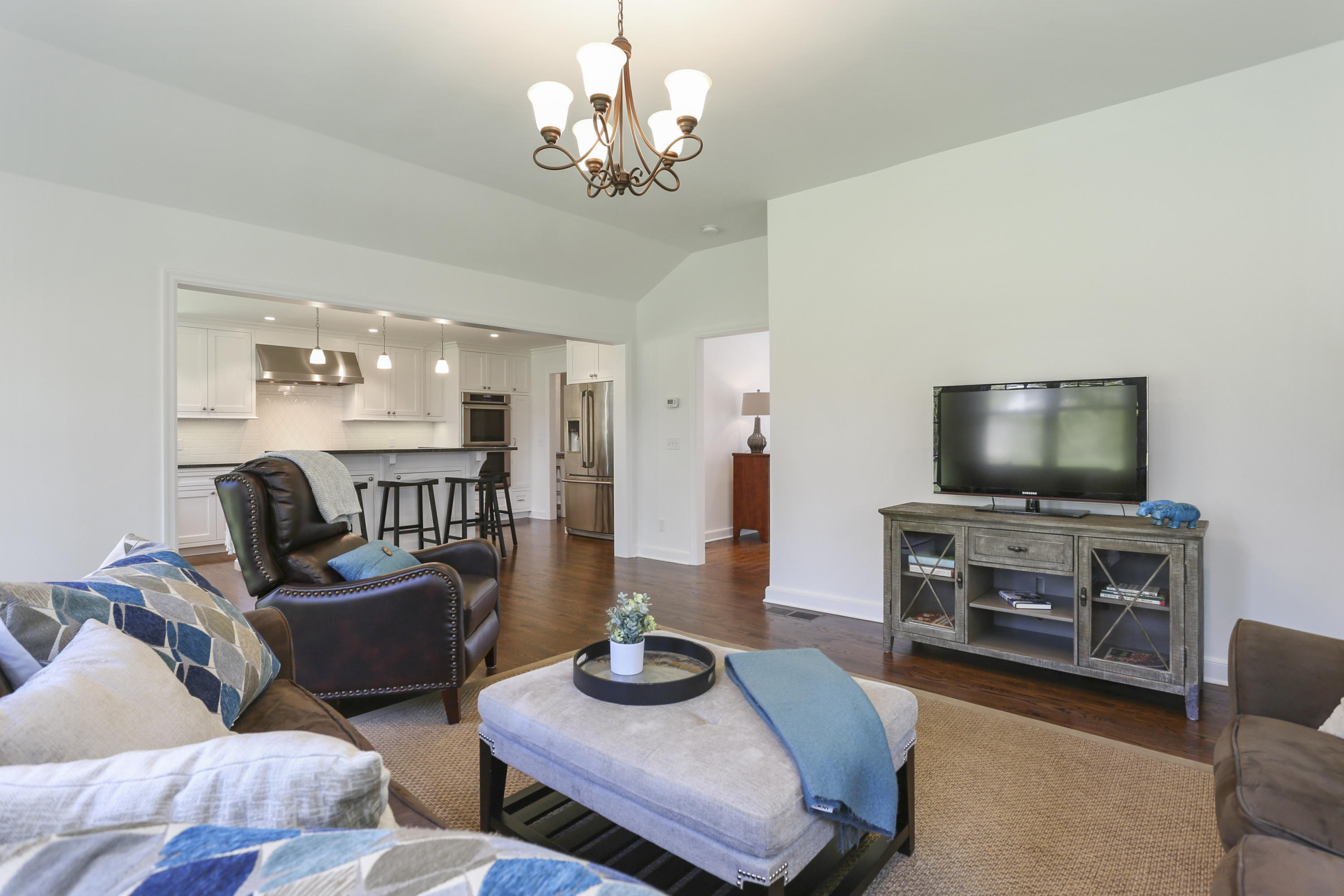 27 Brooks Road New Canaan, CT 06840 - Photo 22 of 40 021-photo-family-room-8286140