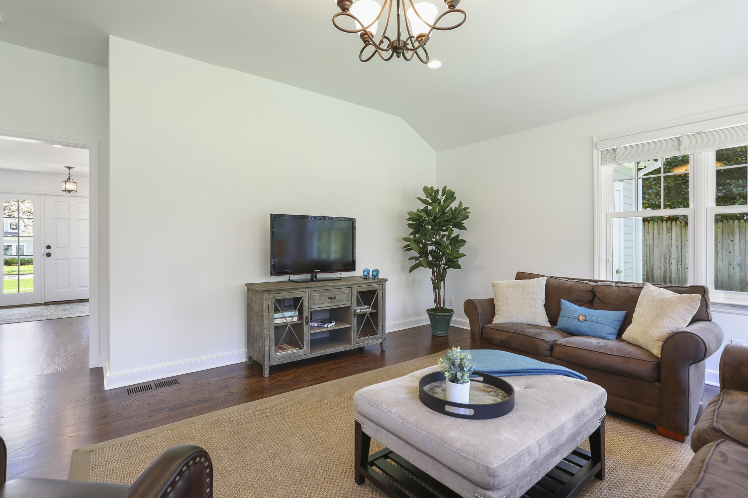 27 Brooks Road New Canaan, CT 06840 - Photo 23 of 40 022-photo-family-room-8286141