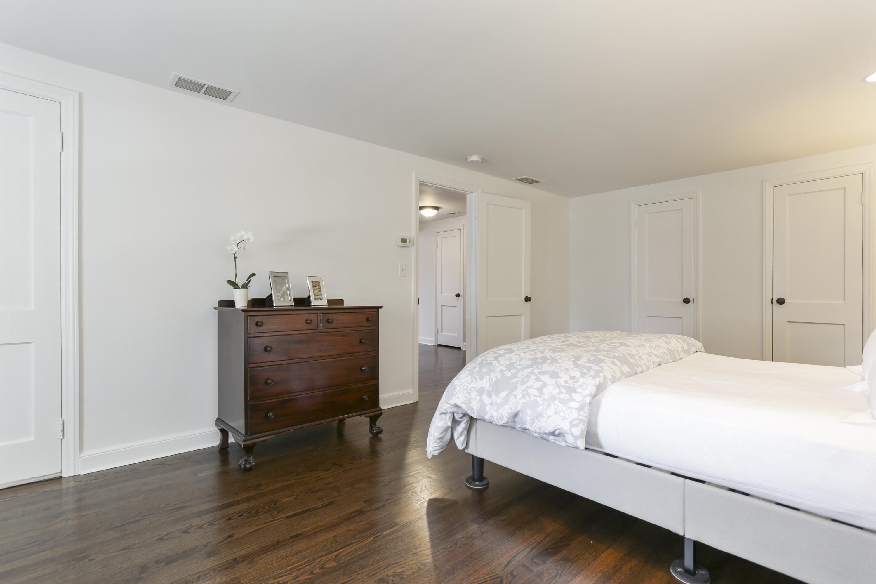 27 Brooks Road New Canaan, CT 06840 - Photo 30 of 40 029-photo-master-bedroom-8286124
