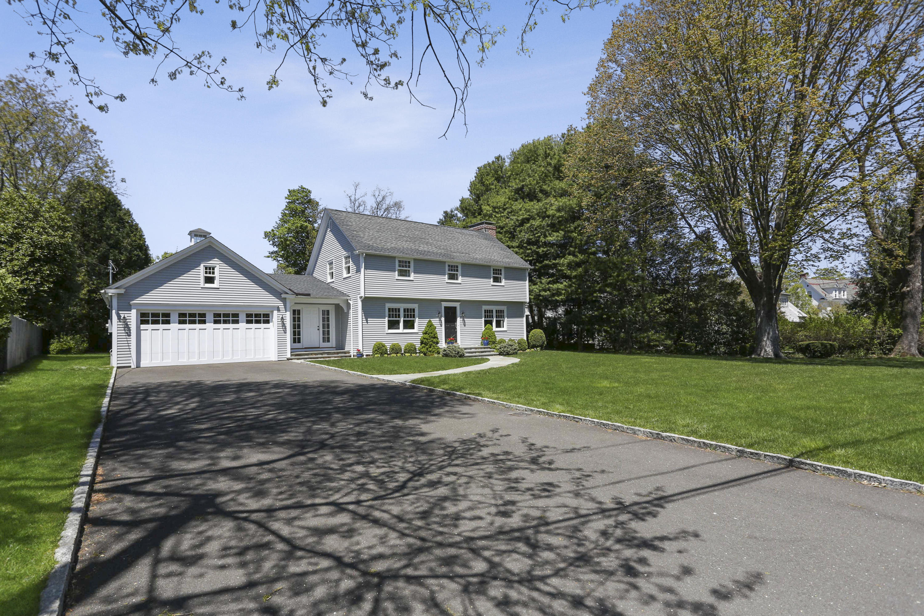27 Brooks Road New Canaan, CT 06840 - Photo 3 of 40 002-photo-front-view-8286151