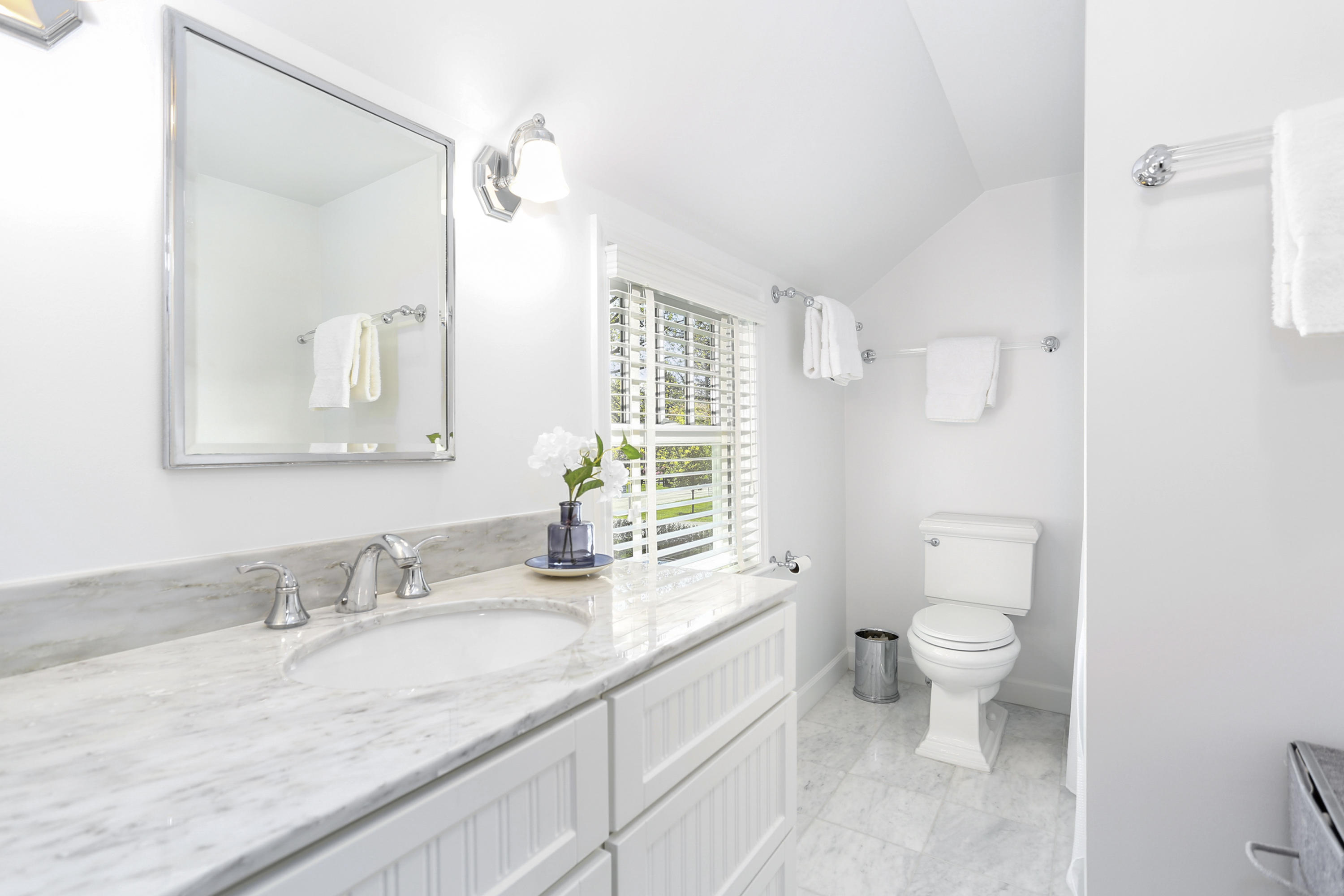 27 Brooks Road New Canaan, CT 06840 - Photo 31 of 40 030-photo-master-bathroom-8286120
