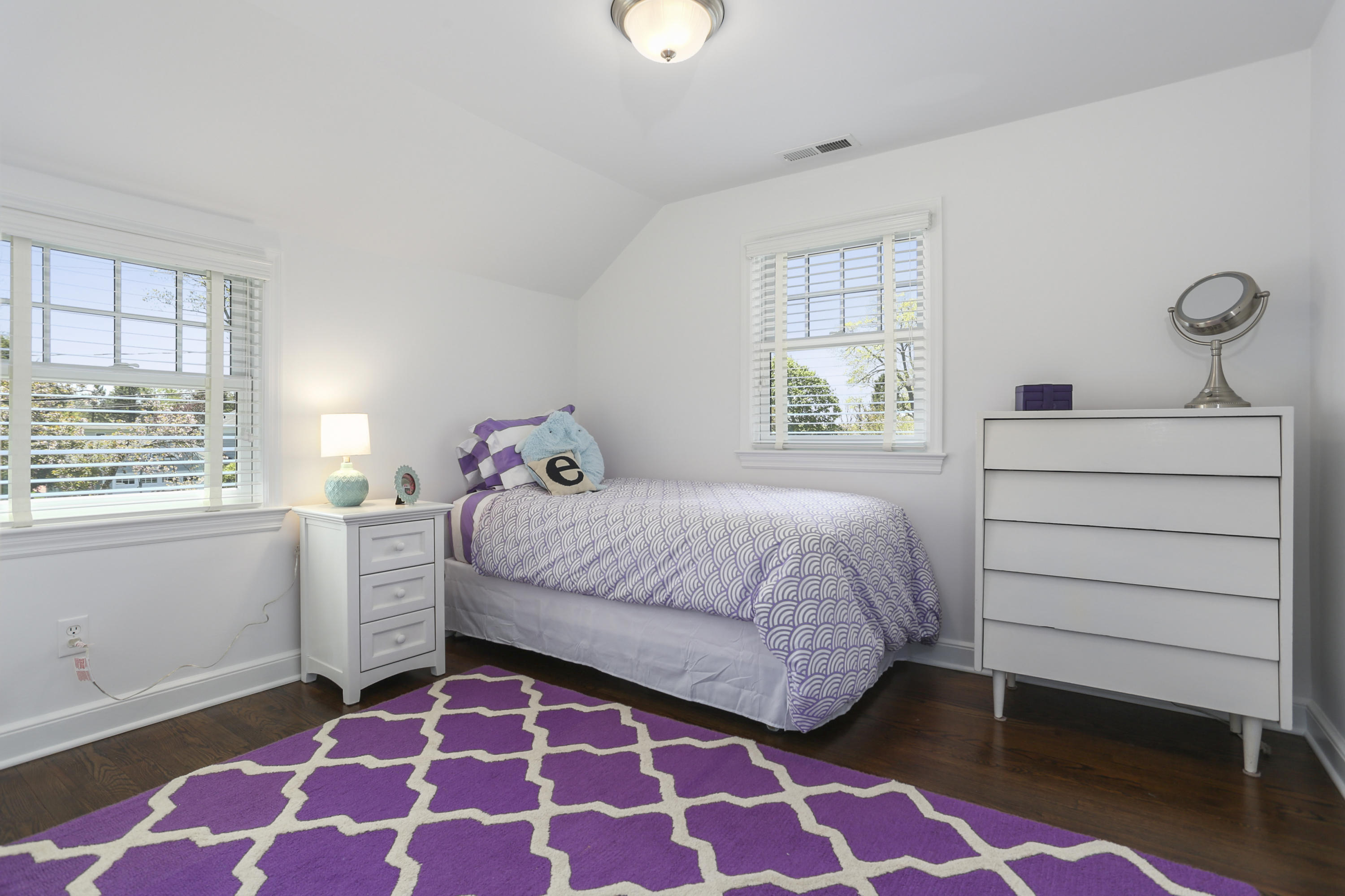 27 Brooks Road New Canaan, CT 06840 - Photo 33 of 40 033-photo-bedroom-8286148