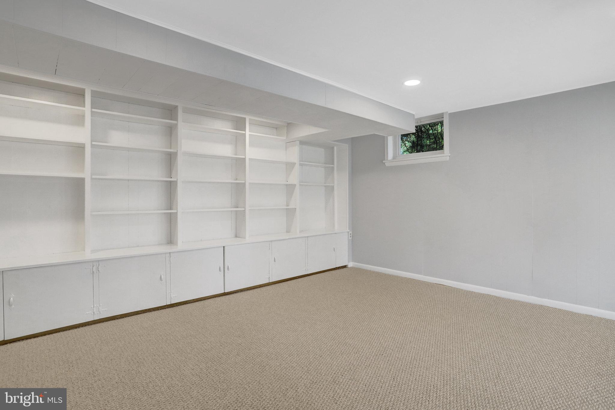 2911 Edgehill Drive Alexandria, VA 22302 - Photo 25 of 38 a view of an empty room with a window