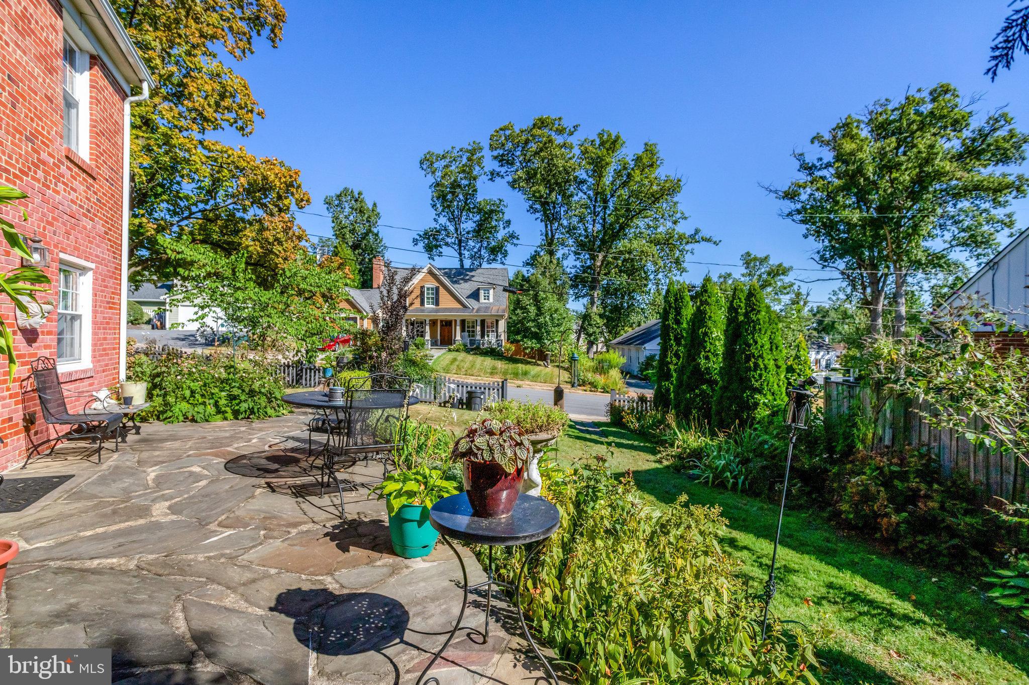 2911 Edgehill Drive Alexandria, VA 22302 - Photo 30 of 38 a view of a chair and tables in the garden