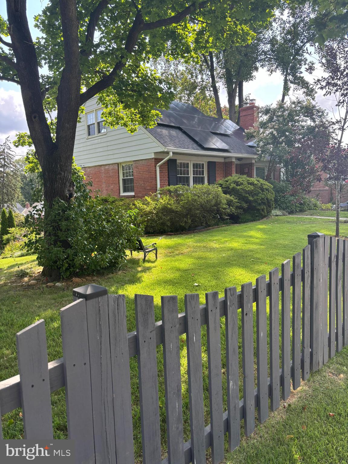 2911 Edgehill Drive Alexandria, VA 22302 - Photo 34 of 38 a front view of house with yard and green space
