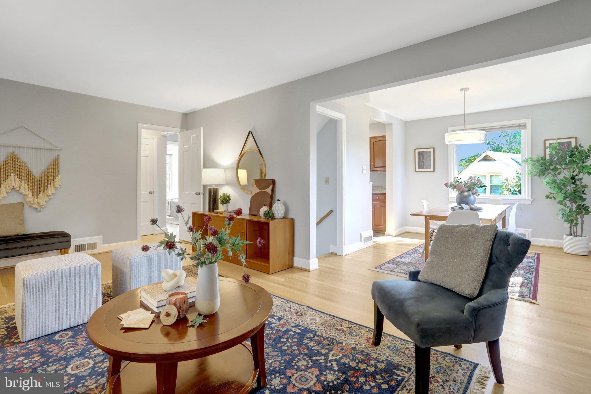 2911 Edgehill Drive Alexandria, VA 22302 - Photo 5 of 38 a living room with furniture and wooden floor