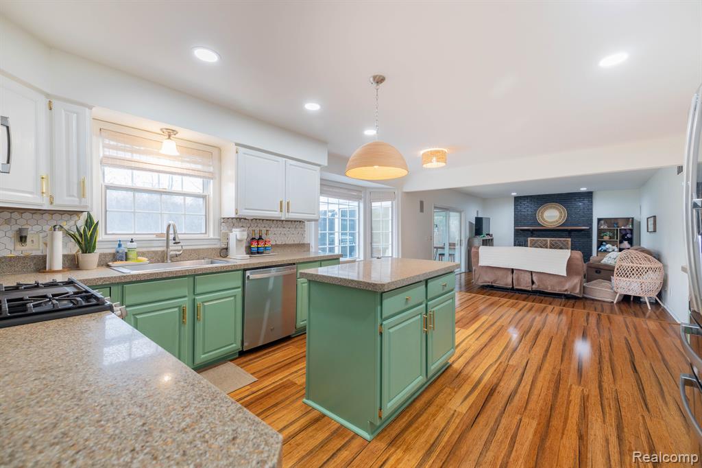 18057 Meridian Road Grosse Ile, MI 48138 - Photo 16 of 64 Gallery Image 16