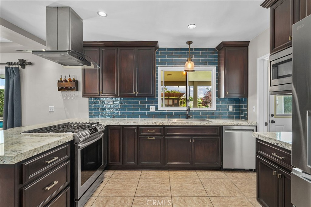 609 Cardinal Lane Redlands, CA 92374 - Photo 13 of 41 Kitchen