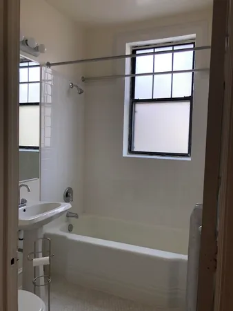 $2,400 | 1128 West Pratt Boulevard, Unit 1N, Chicago, IL 60626