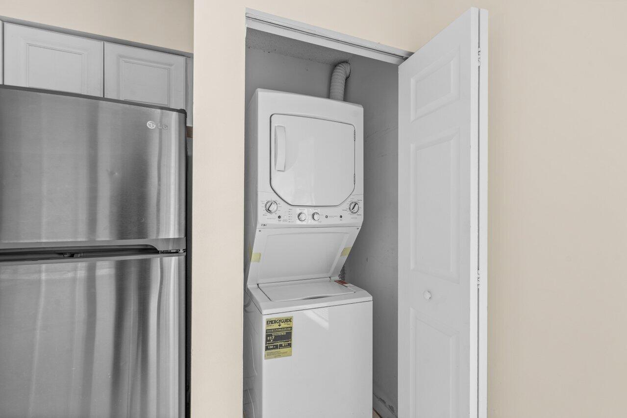 9112 Southwest 21st Court, Unit E Boca Raton, FL 33428 - Photo 7 of 23 009-9112Southwest21stCourt-BocaRaton-FL-