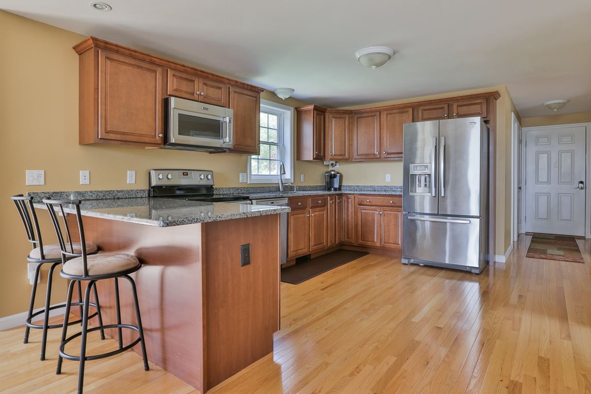 57 Lawrence Corner Road Pelham, NH 03076 - Photo 4 of 40